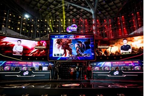 双重挑战下 双重挑战下