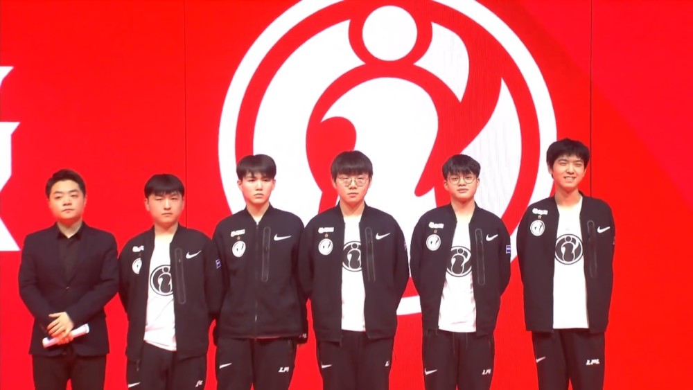 他与队友的 他与队友的