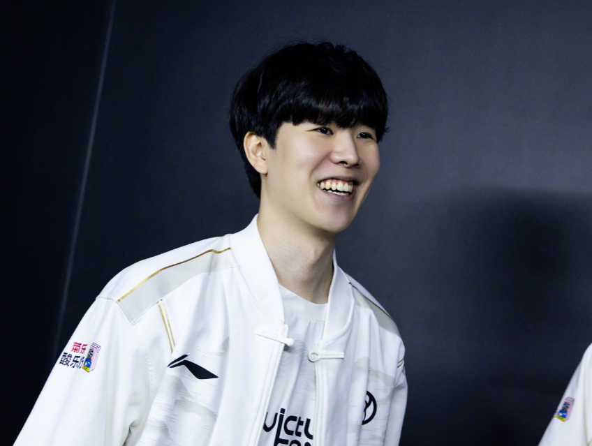 我们拭目以 我们拭目以