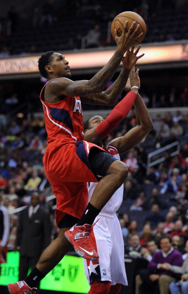 比赛中球裤多次滑落，富勒姆后卫巴锡：我会把裤子提上去的